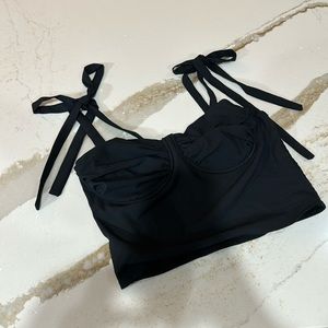 Kendall + Kylie blk cropped top w tie straps